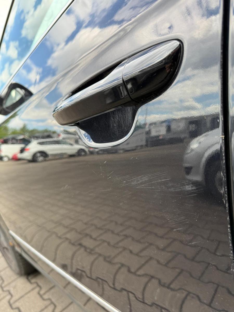 VW Passat 3C B6 original Tür vorn links L041 Brillantschwarz Rohbau BJ05